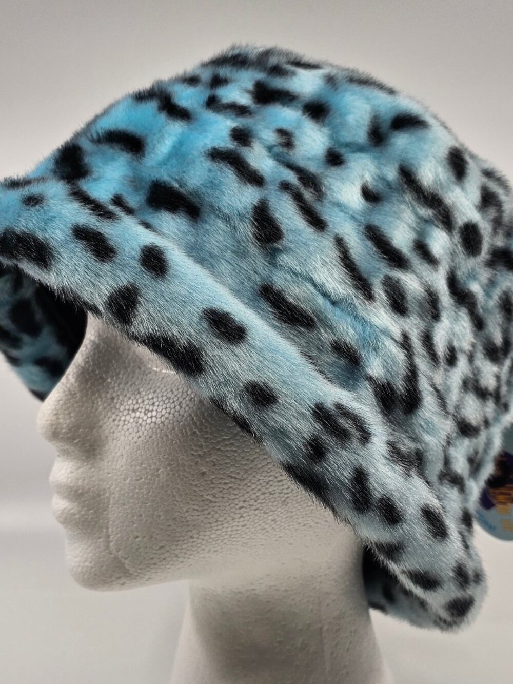 MEOW! LUXURY SOFT PLUSH FAUX FUR STRETCHY CLOCHE BUCKET HAT * LT. BLUE LEOPARD